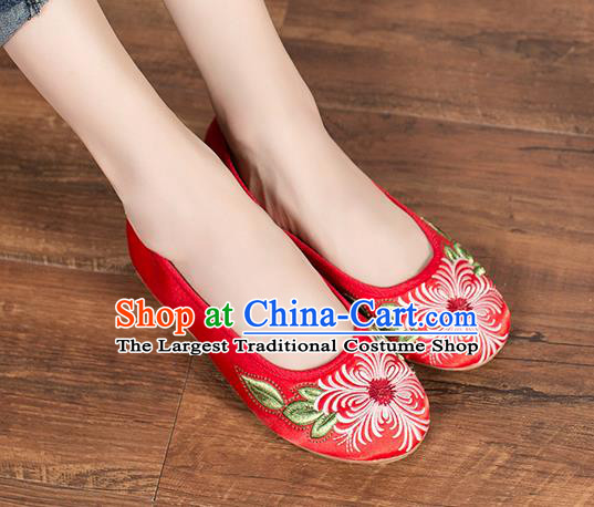 Chinese Traditional Red Satin Shoes National Folk Dance Shoes Classical Embroidered Shoes