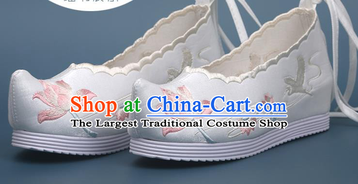 Chinese National Embroidery Lotus Satin Shoes Traditional Hanfu Shoes Classical Dance Shoes