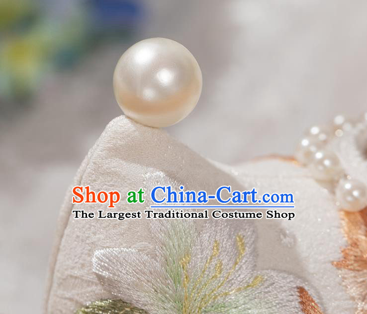 China Traditional Ming Dynasty Embroidered Shoes Ancient Princess White Cloth Shoes Hanfu Pearls Shoes