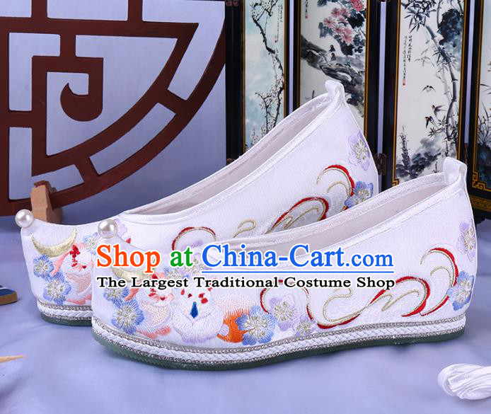China Handmade Ming Dynasty Pearl Shoes Ancient Princess Shoes Embroidered White Cloth Shoes Traditional Hanfu Shoes
