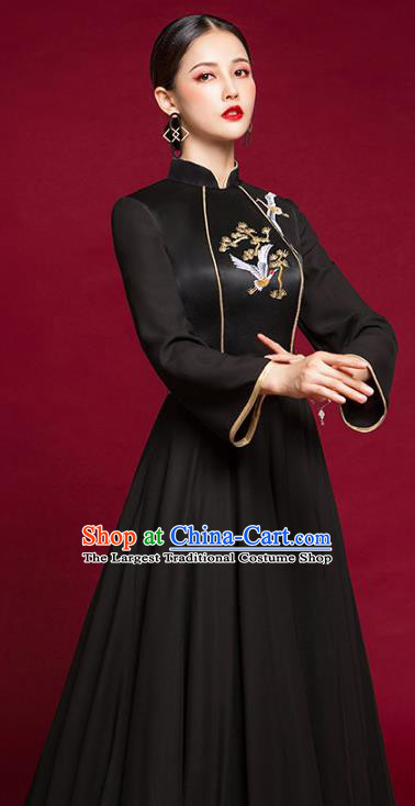 China Catwalks Fashion Embroidered Black Cheongsam Clothing Compere Qipao Dress Garment Stage Show Trailing Full Dress