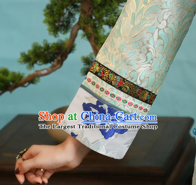 China Ancient Qing Dynasty Court Maid Green Dress Garments Traditional Manchu Woman Clothing and Hair Accessories