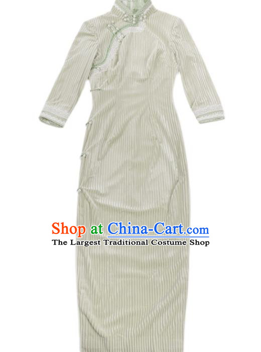 China Classical Stand Collar Cheongsam Traditional Young Lady Light Green Qipao Dress