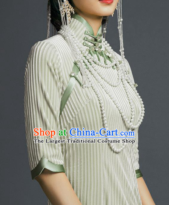 China Classical Stand Collar Cheongsam Traditional Young Lady Light Green Qipao Dress
