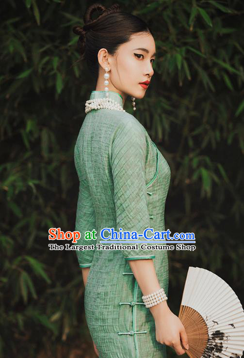 China Classical Slant Opening Cheongsam Traditional Shanghai Lady Light Green Qipao Dress