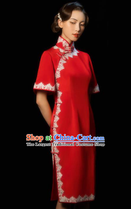 China Traditional Minguo Young Woman Red Qipao Dress Classical Wedding Bride Stand Collar Cheongsam