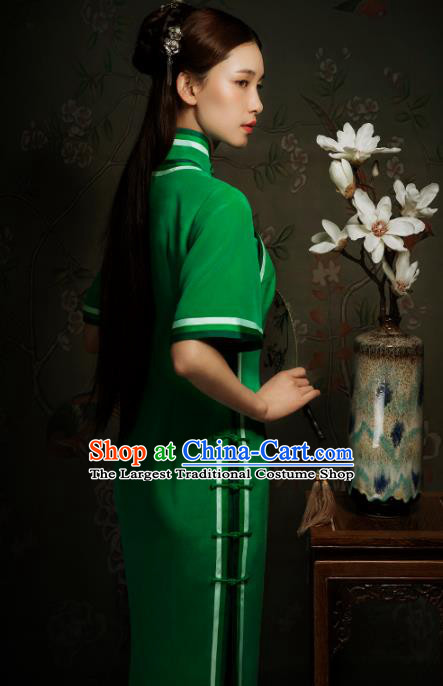 China Classical Suzhou Embroidered Peony Cheongsam Traditional Minguo Young Lady Green Silk Qipao Dress