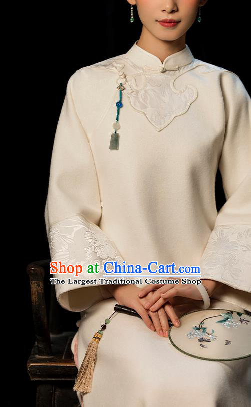 Republic of China Classical White Woolen Cheongsam Traditional Minguo Young Woman Winter Qipao Dress