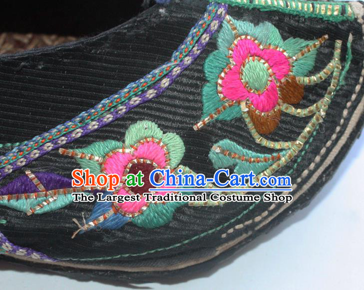 Chinese Yunnan Ethnic Woman Shoes National Handmade Black Embroidered Shoes Traditional Yi Nationality Strong Cloth Soles Shoes