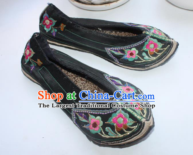 Chinese Yunnan Ethnic Woman Shoes National Handmade Black Embroidered Shoes Traditional Yi Nationality Strong Cloth Soles Shoes