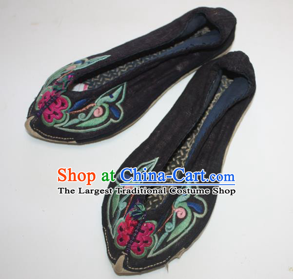 Chinese Handmade Black Embroidered Shoes Traditional Yunnan Yi Nationality Woman Shoes National Ethnic Strong Cloth Soles Shoes