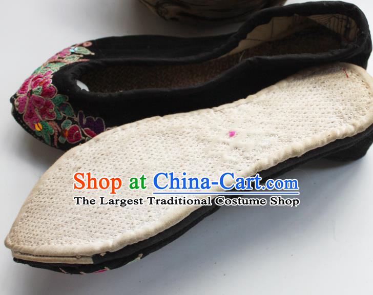 Chinese Traditional Yi Nationality Shoes National Strong Cloth Soles Shoes Ethnic Dance Shoes Handmade Black Embroidered Shoes