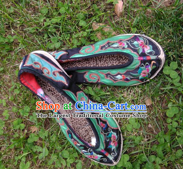 Chinese Traditional Yi Nationality Dance Shoes Yunnan Ethnic Female Shoes National Embroidered Black Shoes