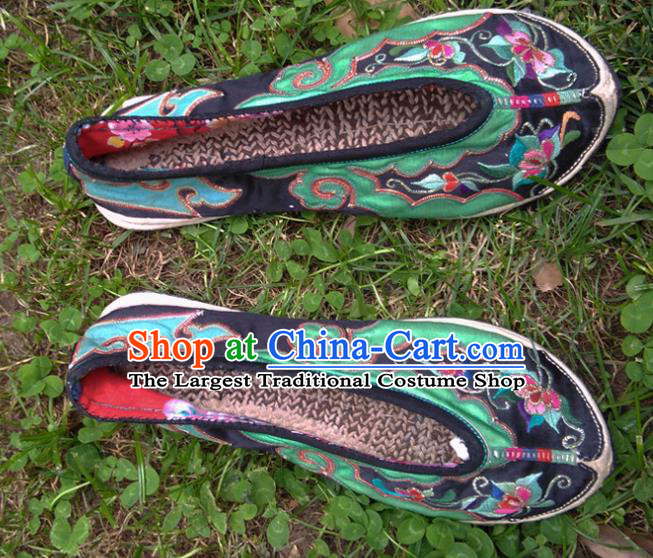 Chinese Traditional Yi Nationality Dance Shoes Yunnan Ethnic Female Shoes National Embroidered Black Shoes