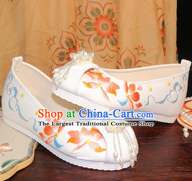 Chinese Traditional Ming Dynasty Hanfu Shoes Ancient Princess Shoes Embroidered Lotus Shoes White Cloth Shoes