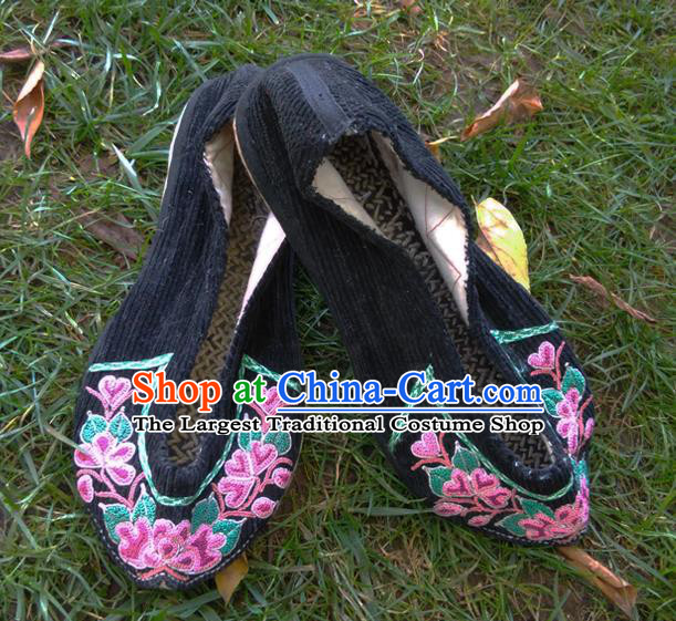 Chinese Traditional Folk Dance Shoes Yunnan Ethnic Embroidered Shoes National Black Cloth Shoes