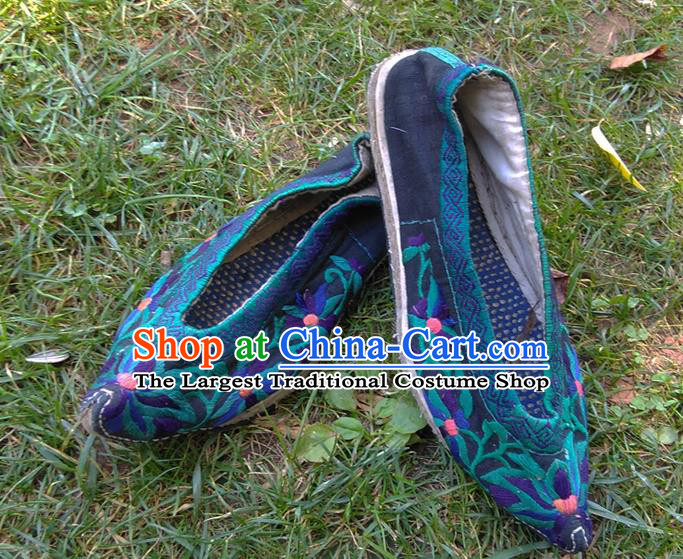 Chinese National Navy Cloth Shoes Traditional Folk Dance Shoes Yunnan Ethnic Embroidered Shoes