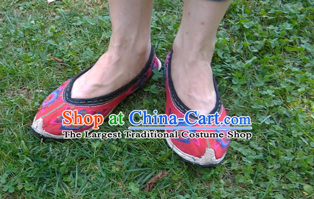 Chinese Yunnan Ethnic Wedding Shoes Red Embroidered Shoes National Woman Cloth Shoes Traditional Folk Dance Shoes