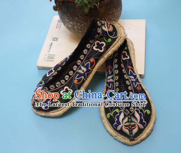 Chinese Handmade Strong Cloth Soles Shoes Folk Dance Shoes Traditional Yi Nationality Embroidered Black Shoes