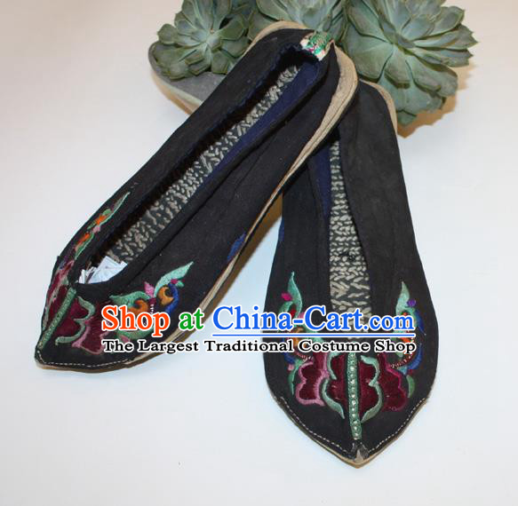 Chinese Folk Dance Black Cloth Shoes Traditional Embroidered Shoes Handmade Yi Nationality Woman Shoes