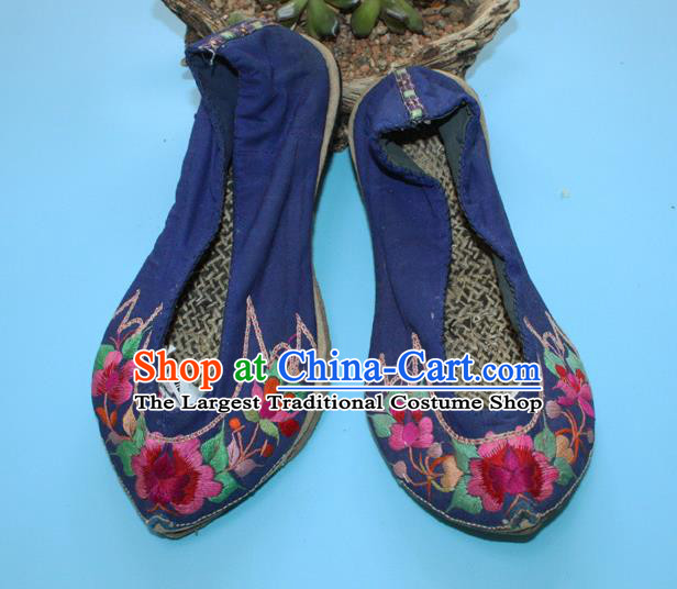 Chinese Yunnan Folk Dance Shoes Traditional Ethnic Blue Embroidered Shoes Handmade Yi Nationality Woman Shoes