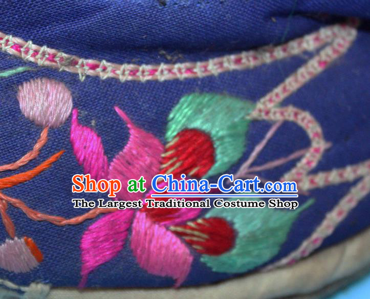 Chinese Yunnan Folk Dance Shoes Traditional Ethnic Blue Embroidered Shoes Handmade Yi Nationality Woman Shoes
