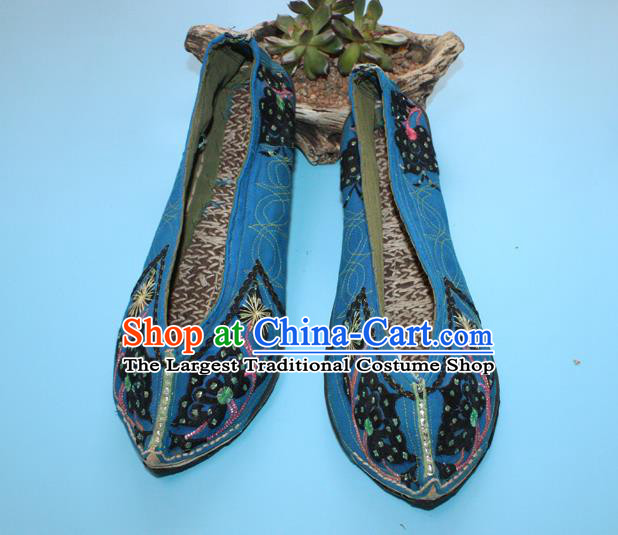 Chinese Yunnan Woman Blue Cloth Shoes Traditional Ethnic Embroidered Shoes Handmade Yi Nationality Shoes