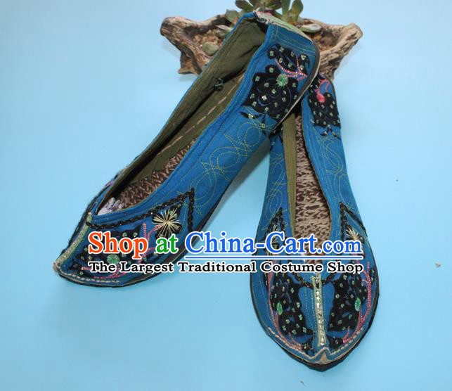 Chinese Yunnan Woman Blue Cloth Shoes Traditional Ethnic Embroidered Shoes Handmade Yi Nationality Shoes