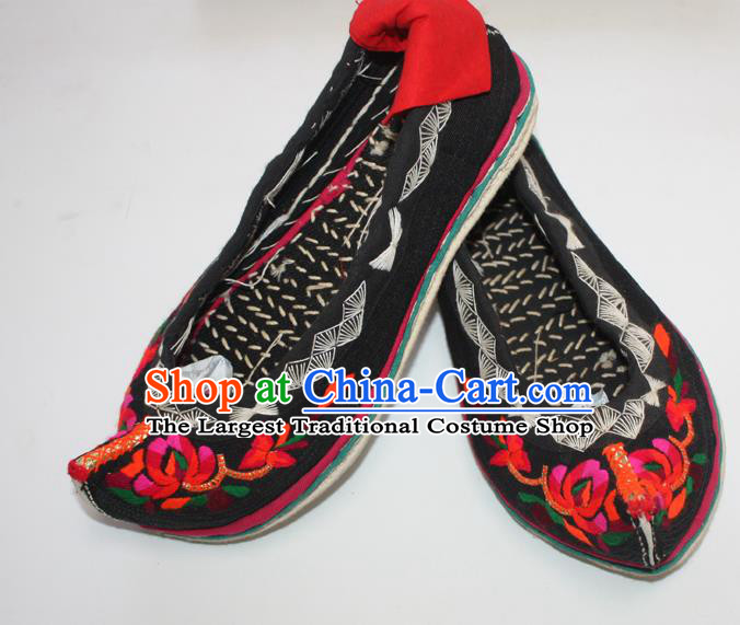 Chinese Yi Ethnic Female Shoes Traditional Black Embroidered Shoes Handmade Strong Cloth Soles Shoes