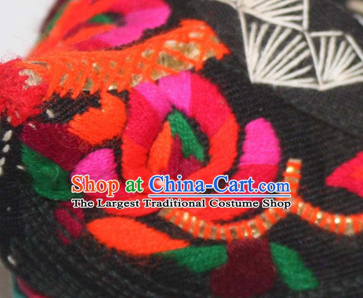 Chinese Yi Ethnic Female Shoes Traditional Black Embroidered Shoes Handmade Strong Cloth Soles Shoes