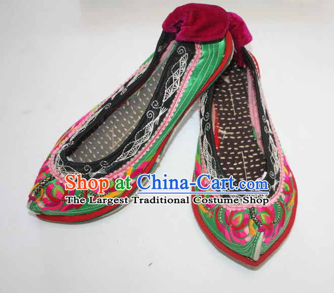 Chinese Handmade Strong Cloth Soles Shoes Yi Ethnic Female Shoes Traditional Green Satin Embroidered Shoes