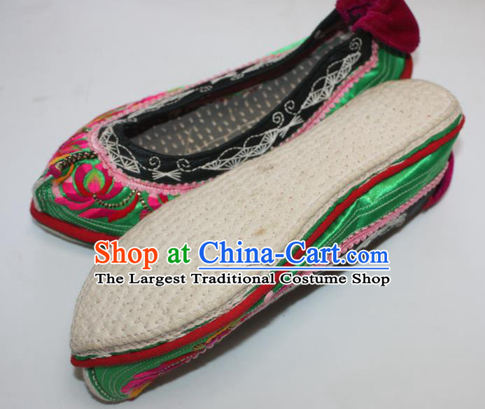 Chinese Handmade Strong Cloth Soles Shoes Yi Ethnic Female Shoes Traditional Green Satin Embroidered Shoes