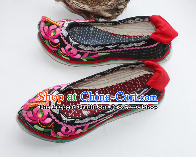 Chinese Handmade Yunnan Ethnic Shoes Traditional Black Embroidered Shoes Yi Nationality Dance Shoes