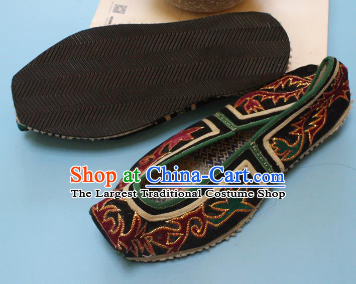Chinese Handmade Strong Cloth Soles Shoes Folk Dance Shoes Traditional Shui Nationality Black Embroidered Shoes