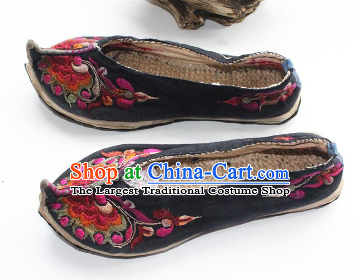 Chinese Traditional Embroidered Butterfly Shoes Yi Nationality Woman Shoes Handmade Yunnan Ethnic Black Cloth Shoes