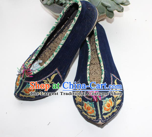 Chinese Traditional Navy Corduroy Embroidered Shoes Yi Nationality Dance Shoes Handmade Yunnan Ethnic Cloth Shoes