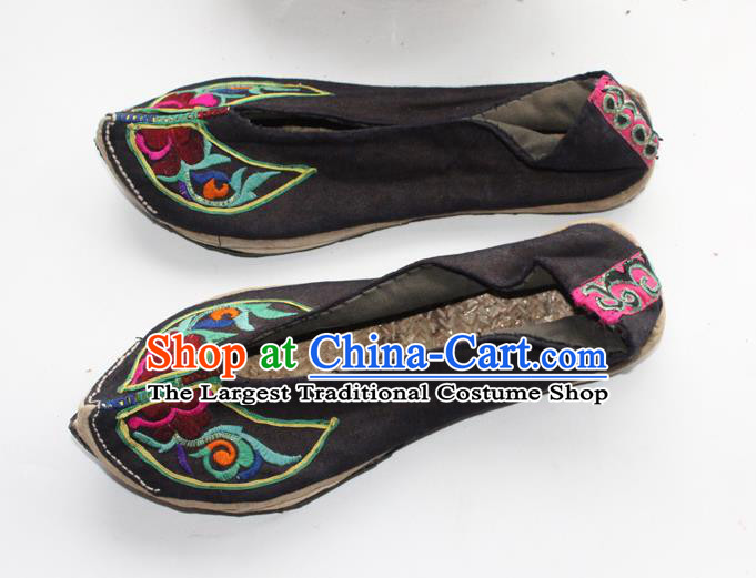 Chinese Handmade Yunnan Ethnic Black Cloth Shoes Traditional Embroidered Shoes Yi Nationality Folk Dance Shoes