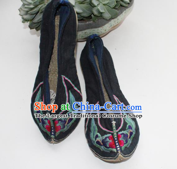 Chinese Yi Nationality Folk Dance Shoes Handmade Yunnan Ethnic Black Cloth Shoes Traditional Embroidered Shoes