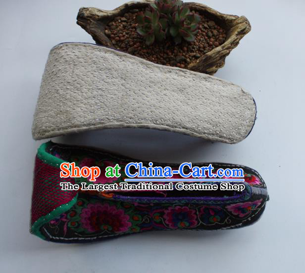 Chinese Handmade Shui Nationality Female Shoes Yunnan Ethnic Shoes Traditional Court Embroidered Shoes