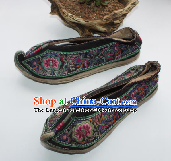 Chinese Yi Nationality Shoes Yunnan Ethnic Wedding Shoes Traditional Black Cloth Shoes Handmade Full Embroidered Shoes