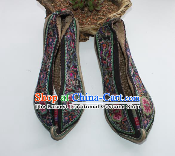 Chinese Yi Nationality Shoes Yunnan Ethnic Wedding Shoes Traditional Black Cloth Shoes Handmade Full Embroidered Shoes