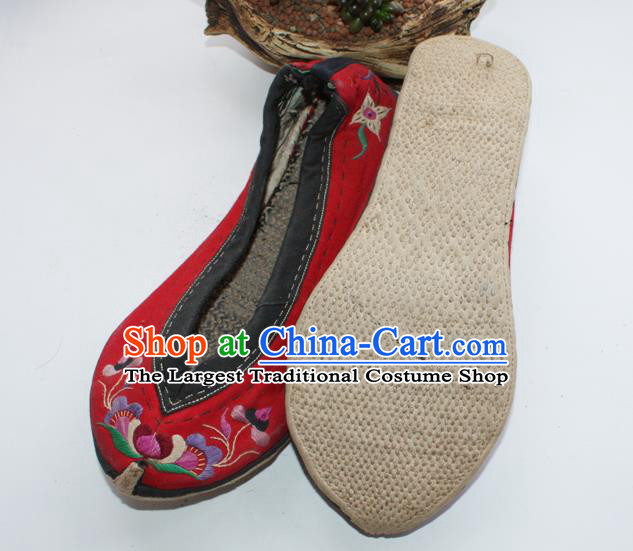 Chinese Yi Nationality Embroidered Shoes Yunnan Ethnic Dance Shoes Handmade Red Cloth Shoes