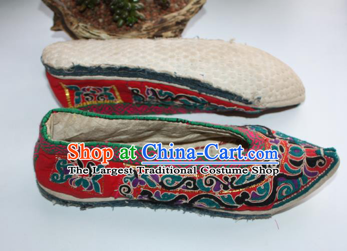 Chinese Shui Nationality Red Embroidered Shoes Yunnan Ethnic Folk Dance Shoes Handmade Strong Cloth Soles Shoes