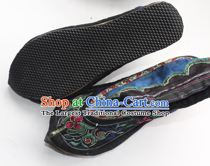 China Handmade Yi Nationality Shoes Yunnan Embroidered Black Boots