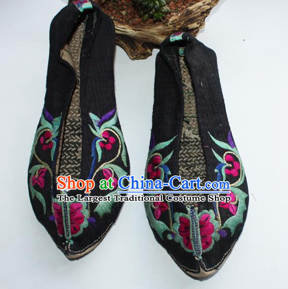 Chinese Handmade Strong Cloth Soles Shoes Yi Nationality Black Embroidered Shoes Yunnan Ethnic Folk Dance Shoes