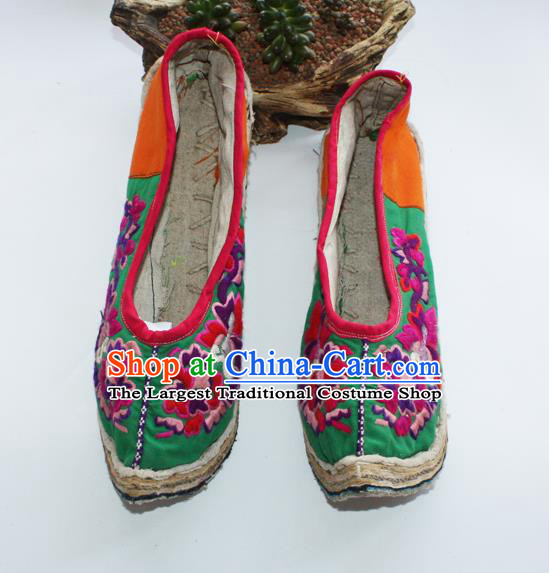 Chinese Yunnan National Woman Shoes Handmade Ethnic Strong Cloth Soles Shoes Shui Nationality Green Embroidered Shoes