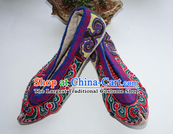 Chinese Yunnan Ethnic Folk Dance Red Shoes Handmade Strong Cloth Soles Shoes Shui Nationality Full Embroidered Shoes