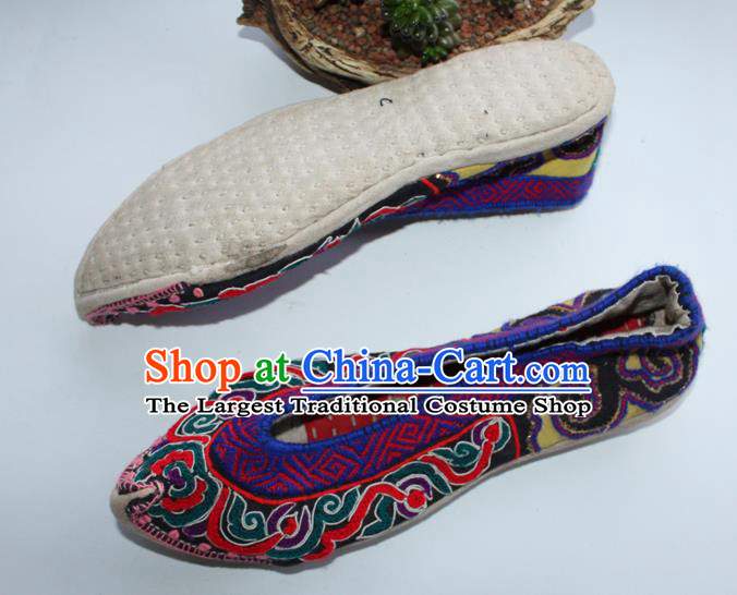 Chinese Yunnan Ethnic Folk Dance Red Shoes Handmade Strong Cloth Soles Shoes Shui Nationality Full Embroidered Shoes