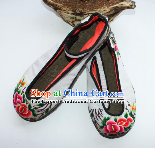 Chinese Bai Nationality White Embroidered Shoes Yunnan National Woman Shoes Handmade Ethnic Folk Dance Shoes
