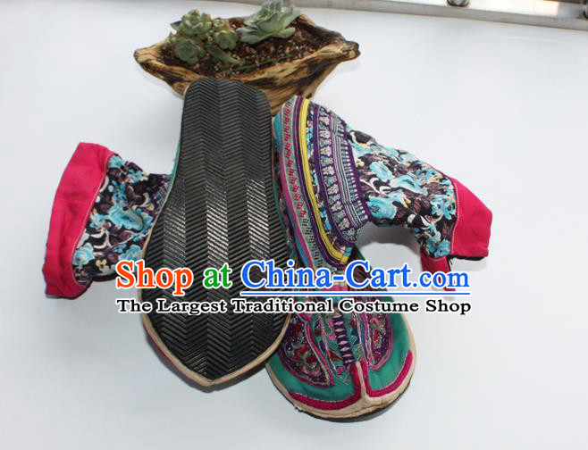 China Yunnan Full Embroidered Boots Handmade Yi Nationality Dance Shoes